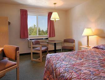 Super 8 by Wyndham Kelso Longview Area