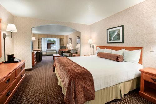 Best Western PLUS Cascade Inn & Suites