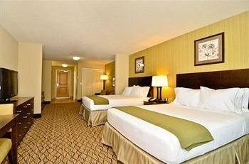 Holiday Inn Express Hotel And Suites Williston