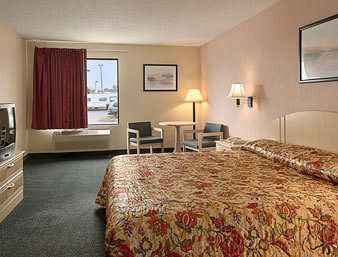 Super 8 by Wyndham Troy IL/St. Louis Area