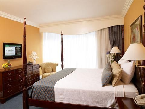 Courtleigh Hotel & Suites