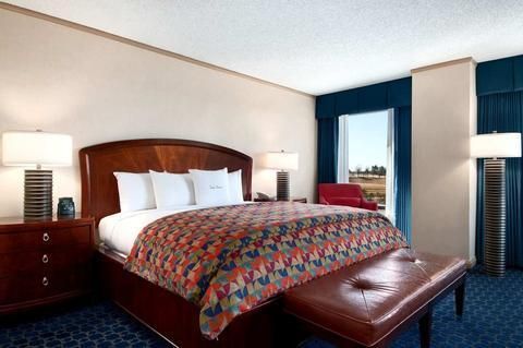 DoubleTree by Hilton Tulsa at Warren Place