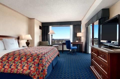 DoubleTree by Hilton Tulsa at Warren Place