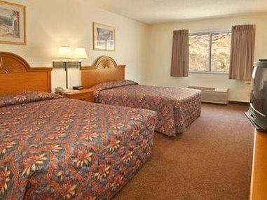 Super 8 by Wyndham Huntington WV