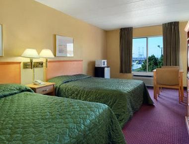 Travelodge by Wyndham Lansing IL