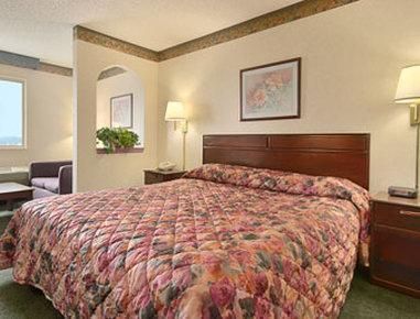Super 8 By Wyndham Wapakoneta