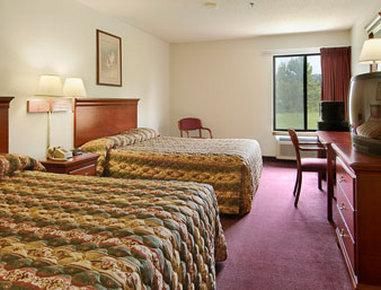 Super 8 by Wyndham Vincennes