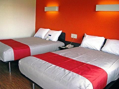 Econo Lodge Inn & Suites