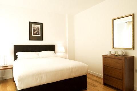 MAX SERVICED APTS FARNBOROUGH