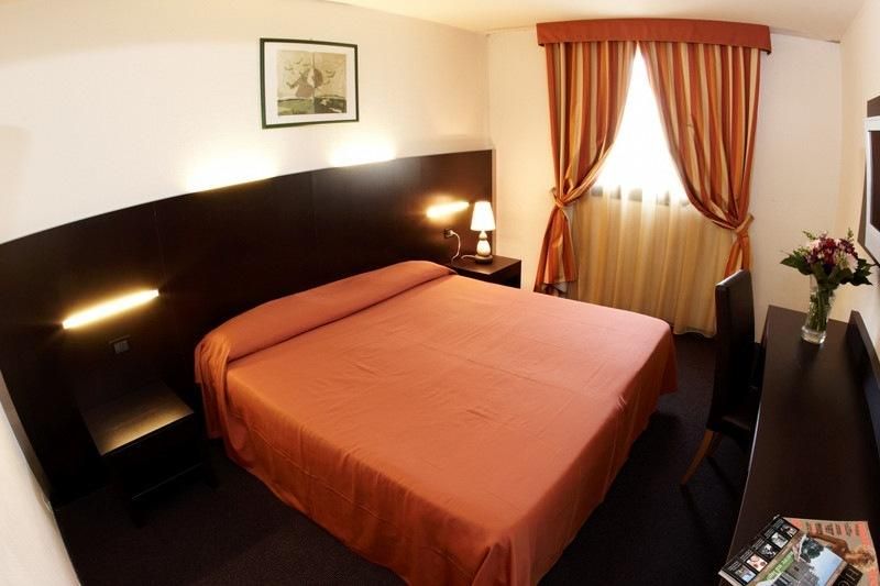 Apogia Paris