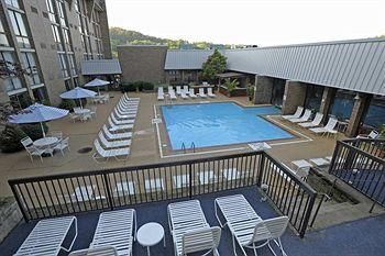 DoubleTree by Hilton Pittsburgh-Green Tree