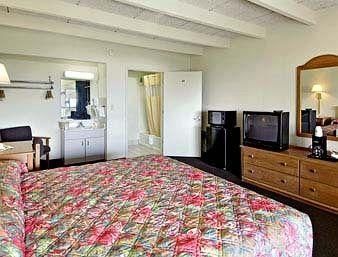 Days Inn & Suites by Wyndham Jekyll Island