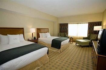 DoubleTree Suites by Hilton Hotel & Conference Center Chicago-Downers Grove