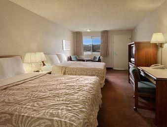 Days Inn by Wyndham Auburn