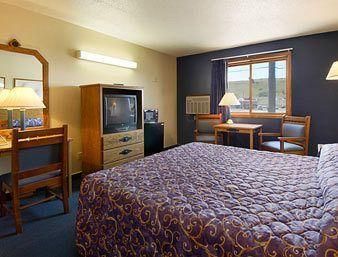 Super 8 By Wyndham Sturgis