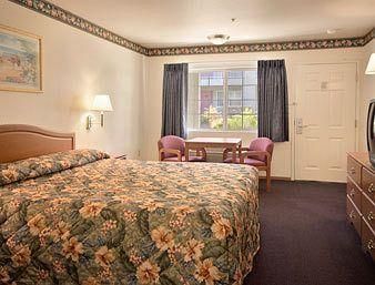 Super 8 by Wyndham Willits