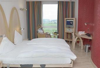 B&B HOTEL Lully 3 Lakes