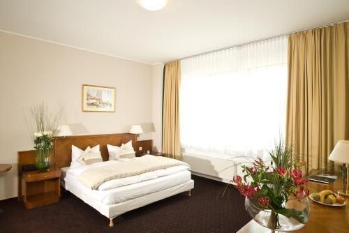 ROSS Hotel