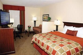 Best Western Plus Huntersville