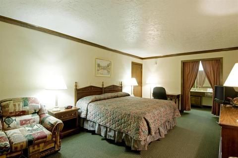 Econo Lodge Inn & Suites