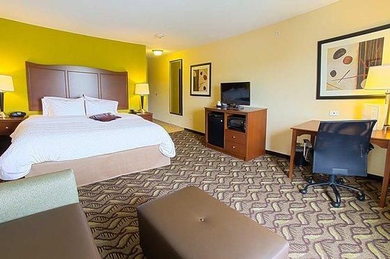 Hampton Inn Dekalb - Near the University