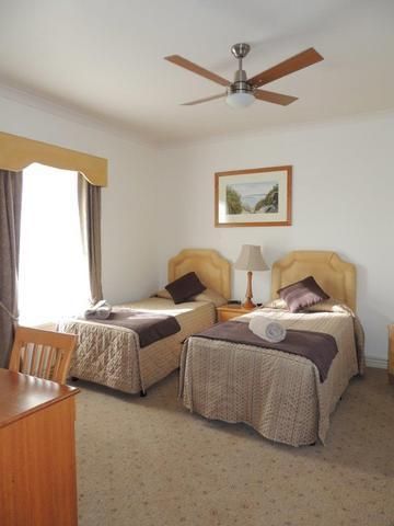 Ross Riverview Motel