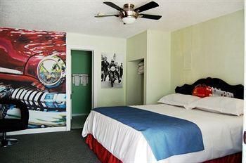 The Hotel Palms