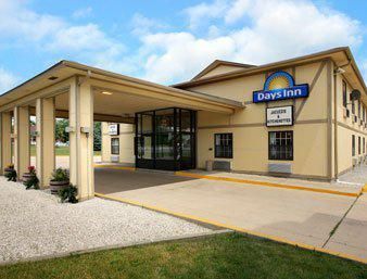 Travelodge by Wyndham Waukegan Gurnee