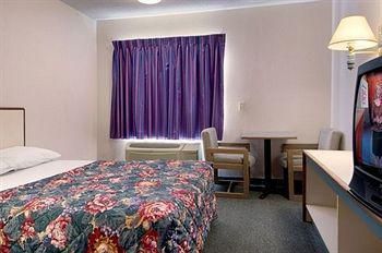 Red Roof Inn PLUS+ Houston - Energy Corridor