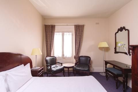 Hadley's Orient Hotel