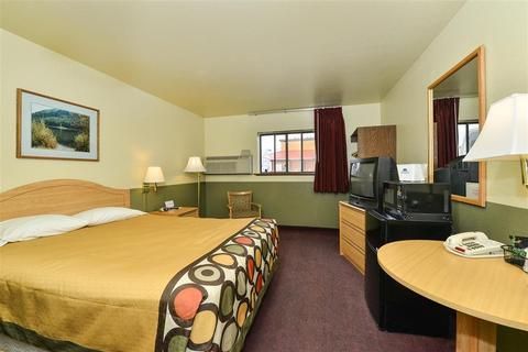 Super 8 by Wyndham Dillon