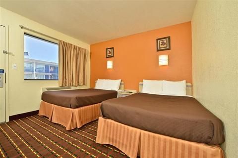 OYO Hotel Wichita Falls I-44 at Maurine St