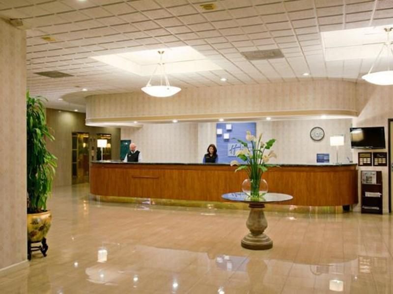 Holiday Inn Express Hotel & Suites Pasadena-Colorado Boulevard, an IHG Hotel