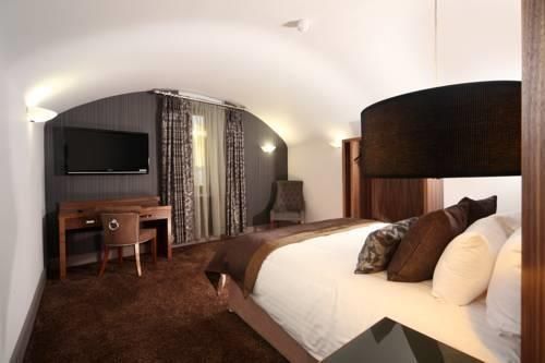 Roomzzz Newcastle City