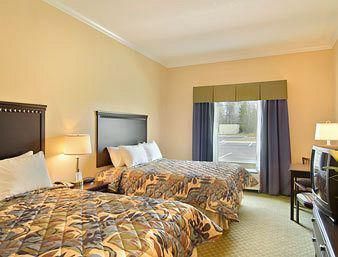 Days Inn & Suites by Wyndham Savannah North I-95