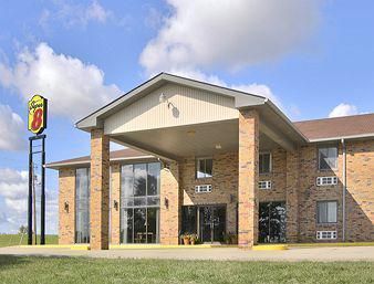 Super 8 by Wyndham Staunton
