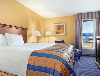 Super 8 by Wyndham Hattiesburg South