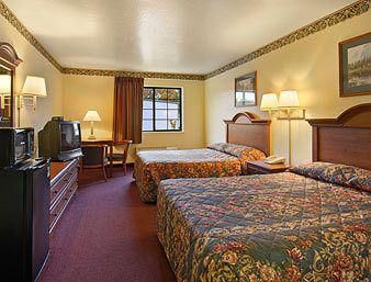 Super 8 by Wyndham Claremore OK