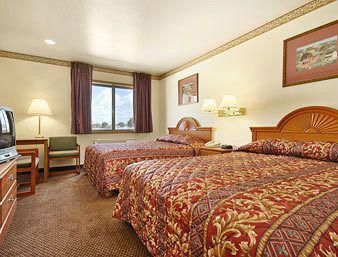 Super 8 by Wyndham Shipshewana