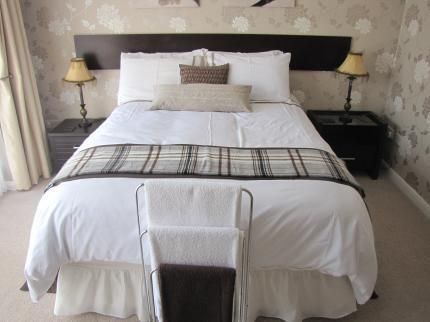 HALE VILLAGE GUESTHOUSE