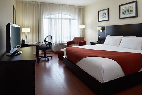 Holiday Inn & Suites Montreal Airport