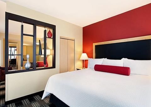 Cambria Hotel Miami Airport - Blue Lagoon