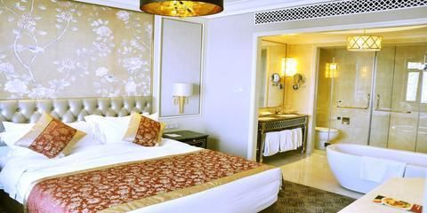 Crowne Plaza Zhengzhou, an IHG Hotel