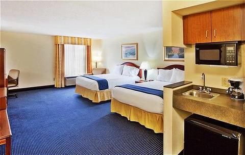 Holiday Inn Express & Suites Atlanta Perimeter Mall Hotel, an IHG Hotel