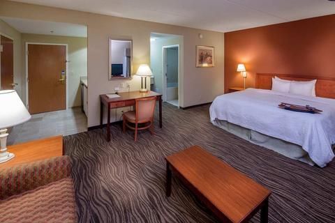 Hampton Inn & Suites Augusta West
