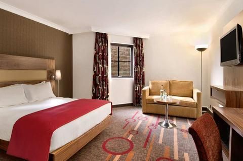 DoubleTree by Hilton Newbury North