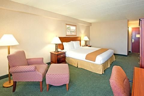 Holiday Inn Express and Suites Pittsburgh West Mifflin, an IHG Hotel