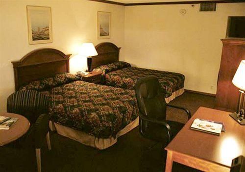 BOULDER OUTLOOK HOTEL & SUITES