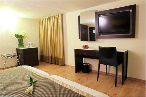 C HOTEL TIBERIAS