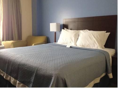 Days Inn & Suites by Wyndham Ozone Park/JFK Airport